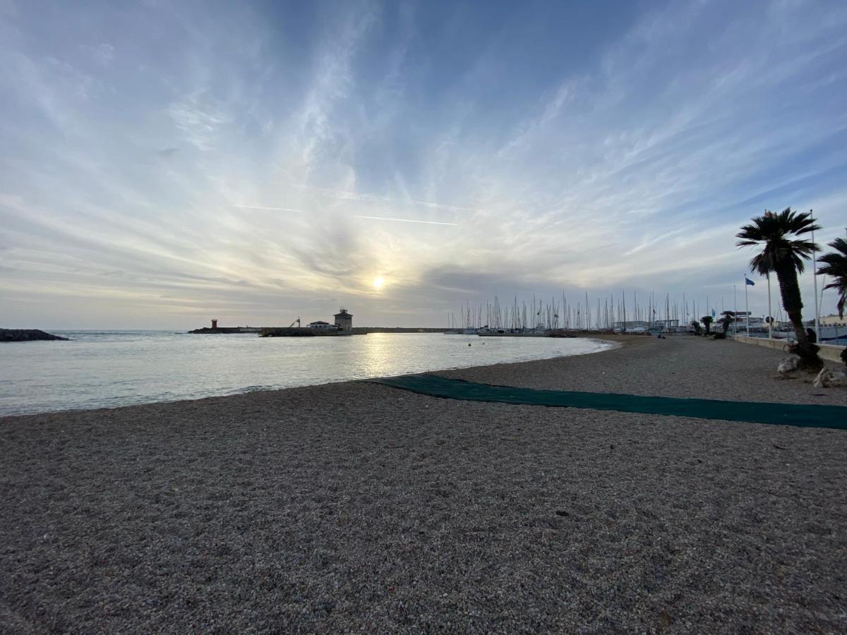 Dimora Novella Apartment Lido di Ostia Bagian luar foto